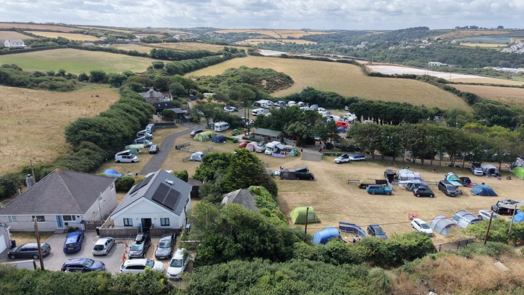 Lot: 45199 - DETACHED BUNGALOW FOR IMPROVEMENT OR REDEVELOPMENT IN POPULAR COASTAL TOWN - Further aerial view with the countryside